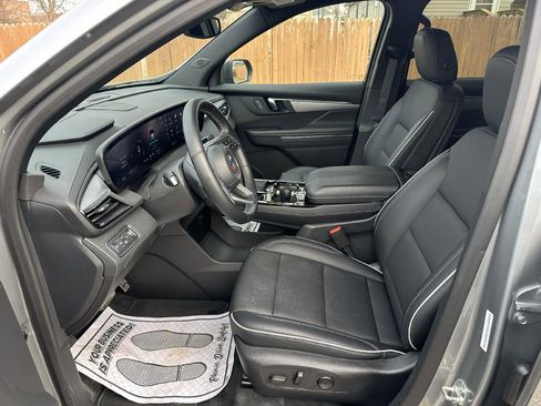 Used 2025 Buick Enclave Preferred image 15