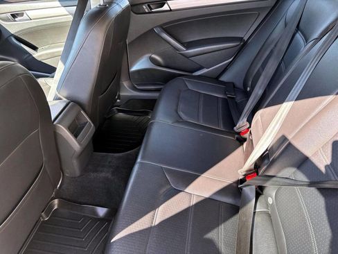 Used 2015 Volkswagen Passat 1.8T Limited Edition image 11