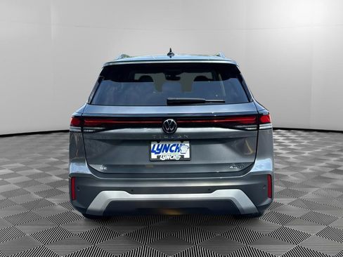 Used 2025 Volkswagen Tiguan SE AWD/4WD image 7
