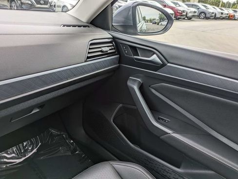 Used 2024 Volkswagen Jetta SE FWD image 17