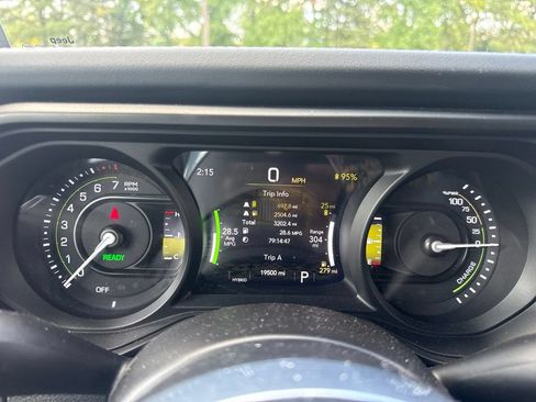 Used 2024 Jeep Wrangler Unlimited Sahara w/ Safety Group AWD/4WD image 13