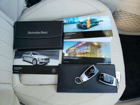 Used 2018 Mercedes-Benz E 400 4MATIC Wagon image 34