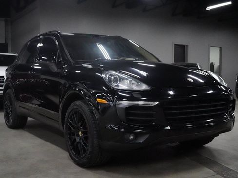 Used 2017 Porsche Cayenne Platinum Edition AWD/4WD image 7