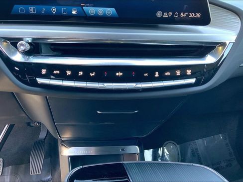 New 2025 Cadillac Lyriq Luxury AWD/4WD image 28