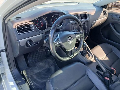 Used 2017 Volkswagen Jetta SE image 7
