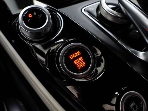 Used 2018 Mercedes-Benz AMG GT Roadster image 35