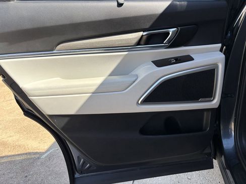 Used 2022 Kia Telluride EX w/ EX Premium Package image 24