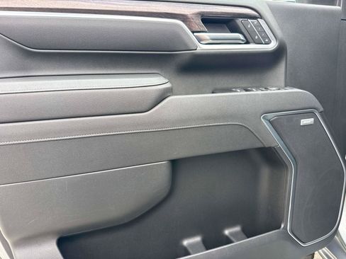 Used 2025 Chevrolet Silverado 2500 LTZ w/ LTZ Convenience Package AWD/4WD image 21