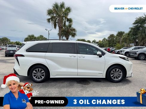 Used 2021 Toyota Sienna XLE image 9