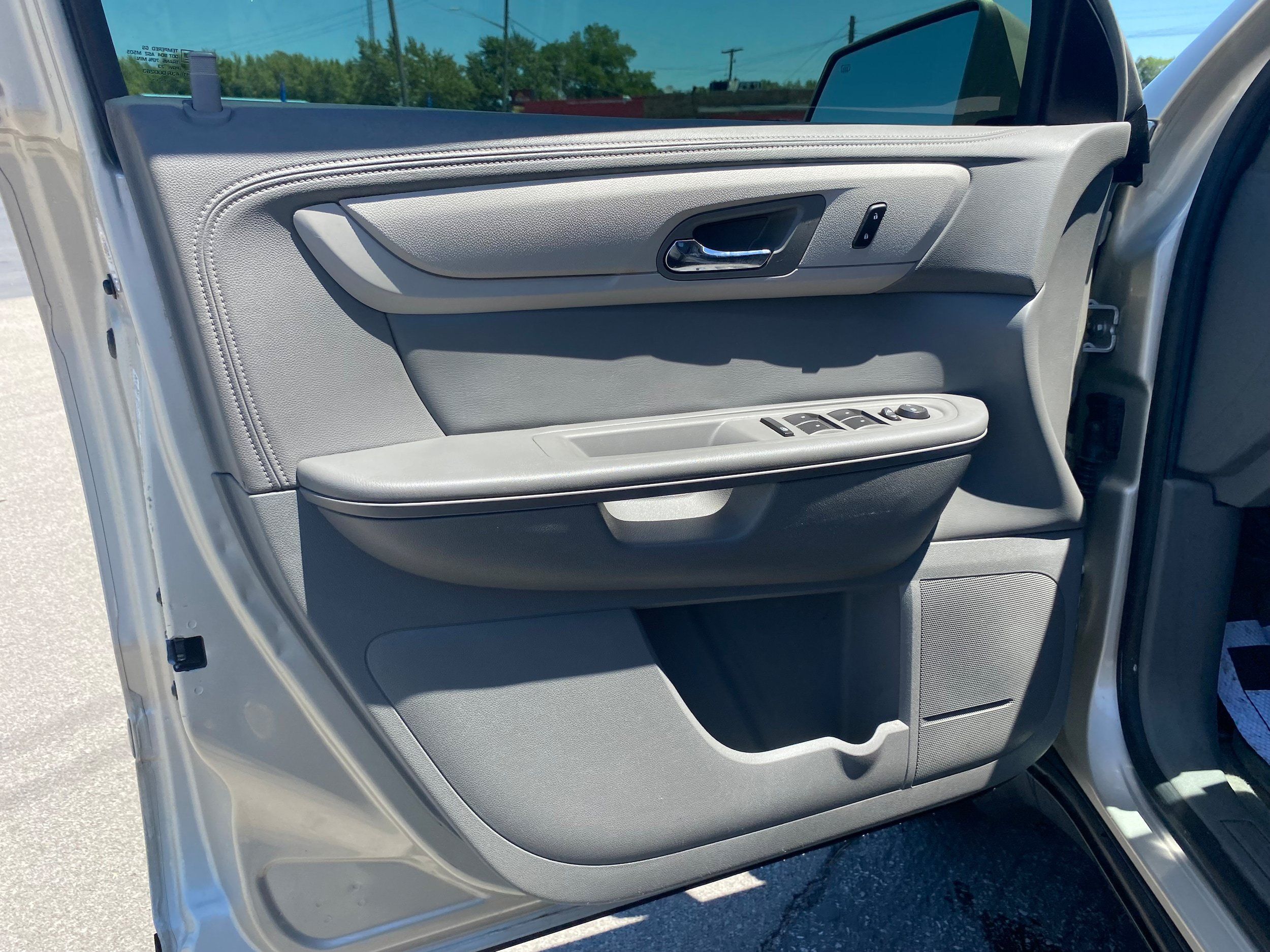 Used 2017 Chevrolet Traverse LT FWD image 9