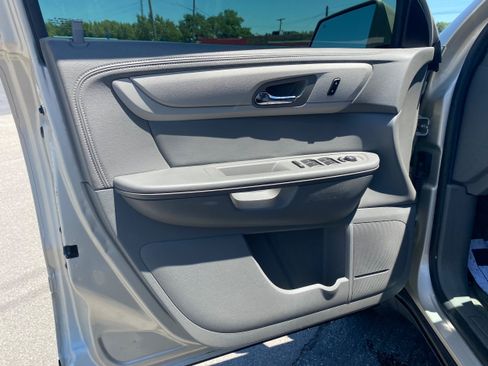 Used 2017 Chevrolet Traverse LT FWD image 9