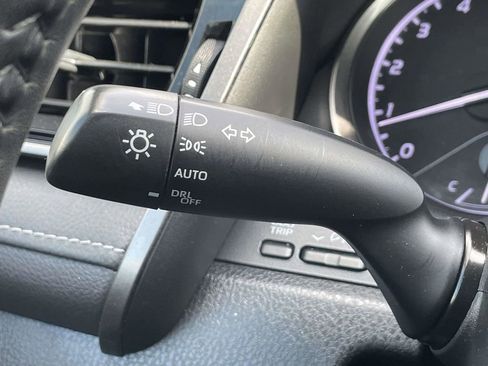 Used 2022 Toyota Camry SE FWD image 29