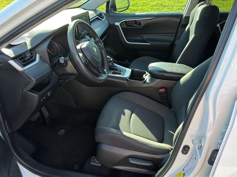 Used 2022 Toyota RAV4 LE FWD image 9