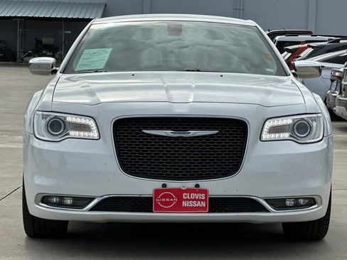 Used 2019 Chrysler 300 Limited RWD image 11
