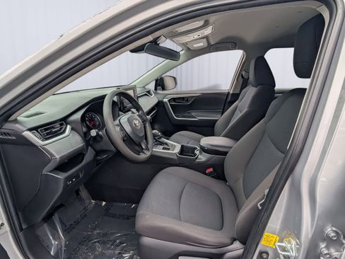 Used 2022 Toyota RAV4 LE image 12