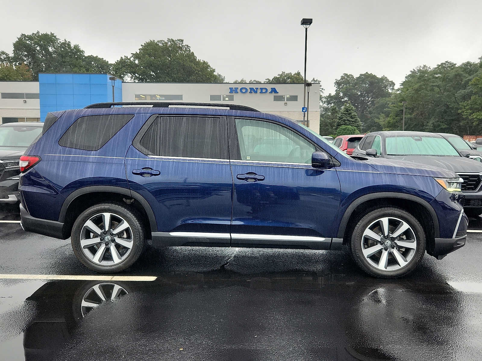Certified 2025 Honda Pilot Touring image 7