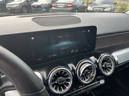 Used 2022 Mercedes-Benz GLB 250 4MATIC w/ Premium Package Lite image 23