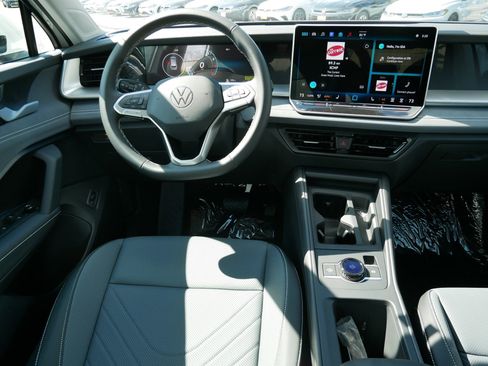 New 2025 Volkswagen Tiguan SE image 8