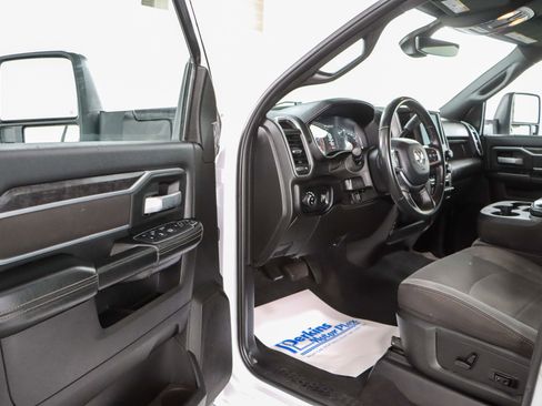 Used 2024 RAM 2500 Big Horn AWD/4WD image 3