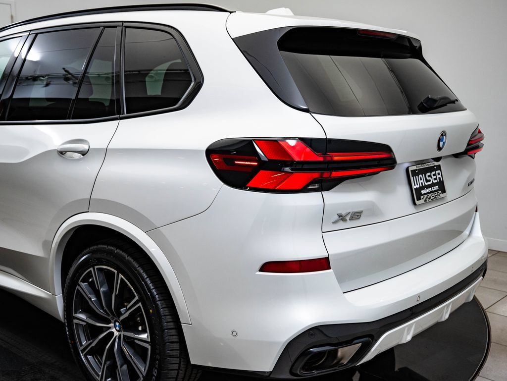 Used 2025 BMW X5 xDrive40i w/ M Sport Package AWD/4WD image 19