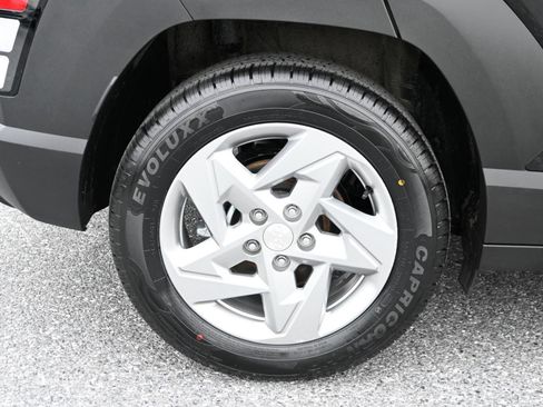 Used 2024 Hyundai Kona SE FWD image 13