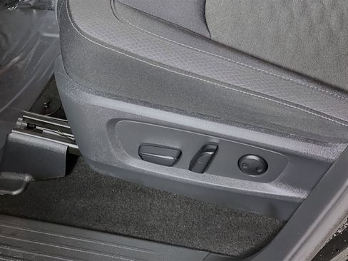 Used 2024 Nissan Pathfinder SV image 16