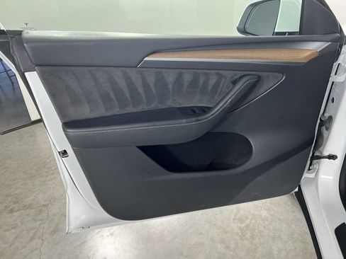 Used 2022 Tesla Model Y Long Range AWD/4WD image 21