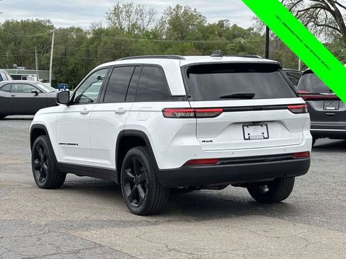 Used 2023 Jeep Grand Cherokee Altitude AWD/4WD image 2