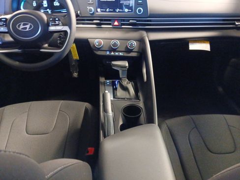 New 2026 Hyundai Elantra SE image 11