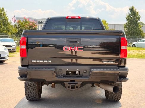 Used 2017 GMC Sierra 2500 Denali w/ Duramax Plus Package AWD/4WD image 9