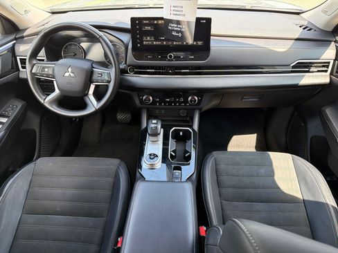 Used 2025 Mitsubishi Outlander SE AWD/4WD image 19