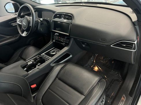 Used 2017 Jaguar F-PACE R-Sport AWD/4WD image 16