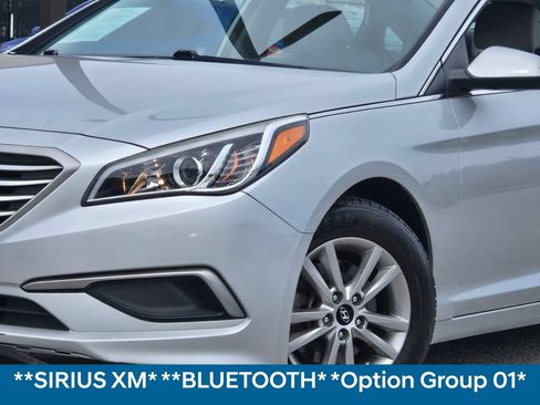 Used 2017 Hyundai Sonata SE FWD image 2