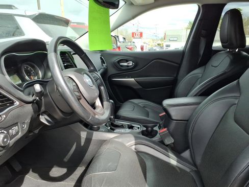 Used 2019 Jeep Cherokee Limited AWD/4WD image 6