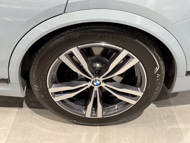 Used 2026 BMW X7 xDrive40i w/ M Sport Package AWD/4WD image 11
