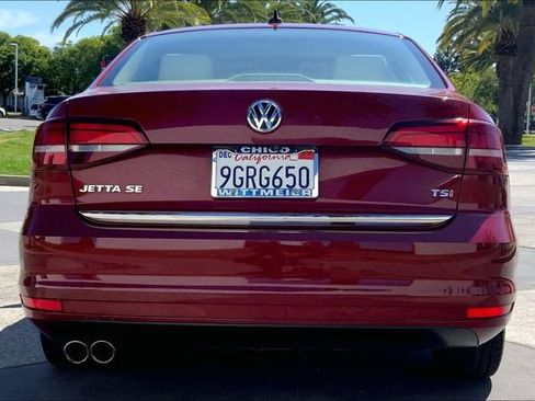 Used 2017 Volkswagen Jetta SE FWD image 4