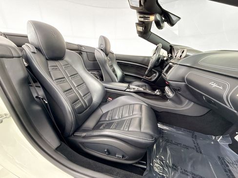 Used 2010 Ferrari California RWD image 21