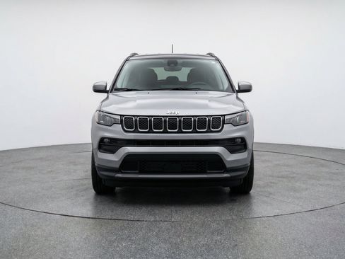 Used 2025 Jeep Compass Limited AWD/4WD image 2