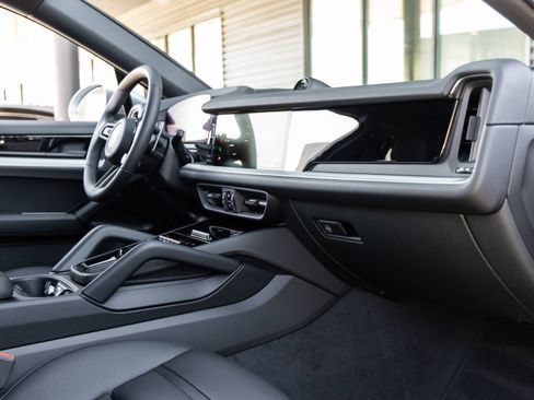 Certified 2026 Porsche Cayenne E-Hybrid Coupe AWD/4WD image 46
