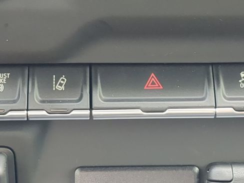 Used 2025 GMC Sierra 3500 Pro w/ Convenience Package image 6