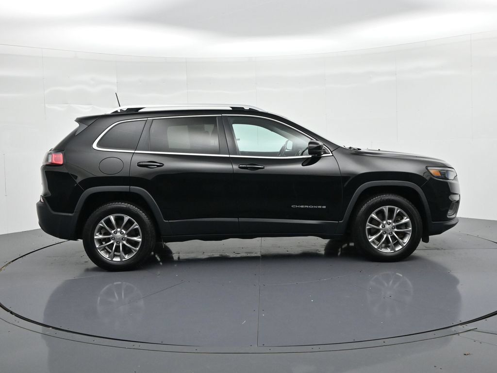 Used 2019 Jeep Cherokee Latitude Plus w/ Cold Weather Group AWD/4WD image 5