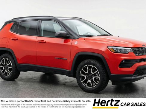 Used 2025 Jeep Compass Trailhawk image 1