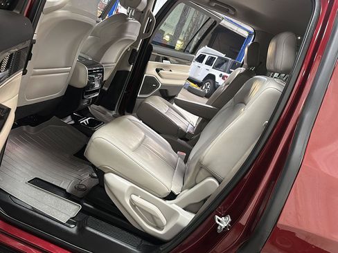 Used 2022 Jeep Wagoneer Series II w/ Flexible Seating Group AWD/4WD image 27
