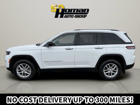 Used 2023 Jeep Grand Cherokee Laredo w/ Luxury Tech Group I AWD/4WD image 2