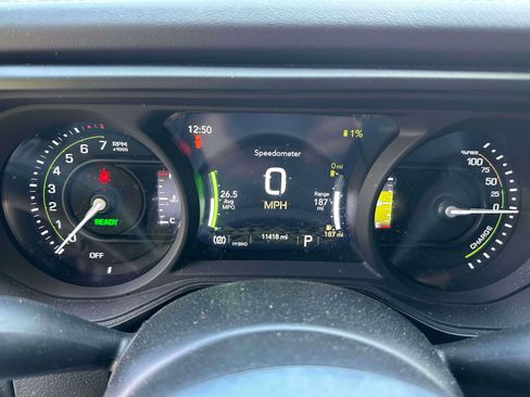 Used 2024 Jeep Wrangler Unlimited Sahara w/ Technology Group AWD/4WD image 24