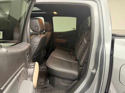 Used 2025 GMC Canyon Denali AWD/4WD image 23