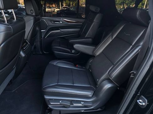 Used 2021 Cadillac Escalade ESV Luxury AWD/4WD image 13
