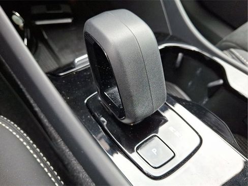 Certified 2023 Volvo C40 P8 Recharge Ultimate w/ Protection Package Premier image 16