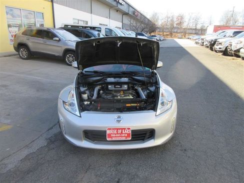 Used 2017 Nissan 370Z Touring image 23