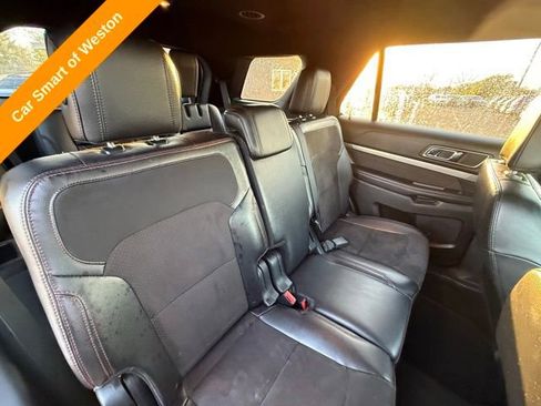 Used 2018 Ford Explorer XLT w/ Equipment Group 202A AWD/4WD image 22